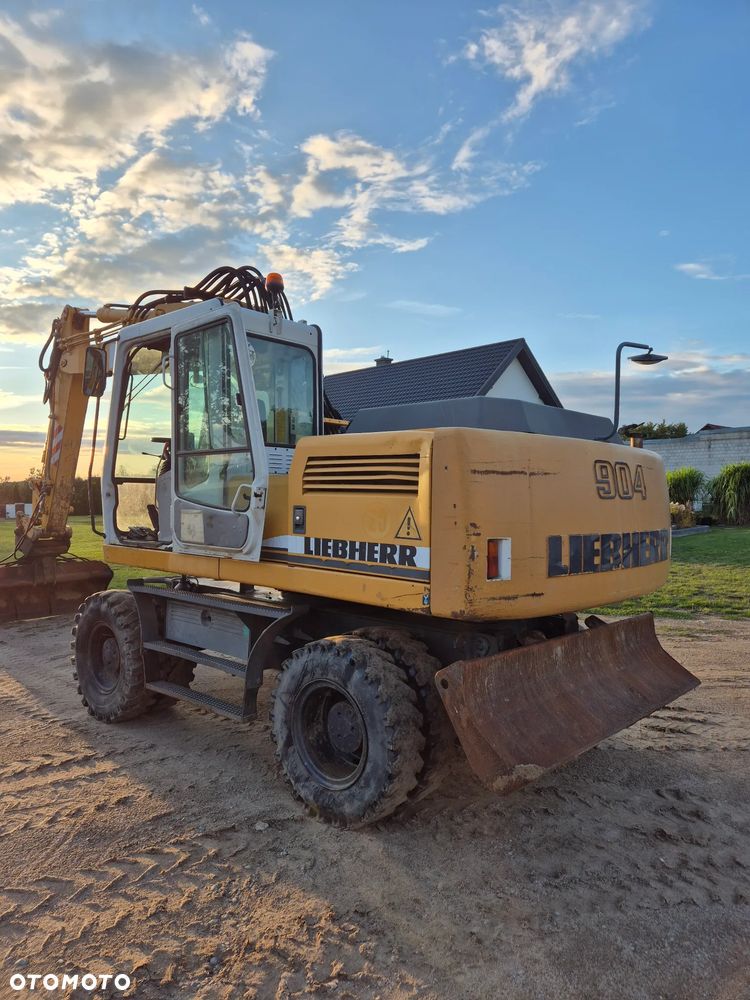 Liebherr A904 - 5