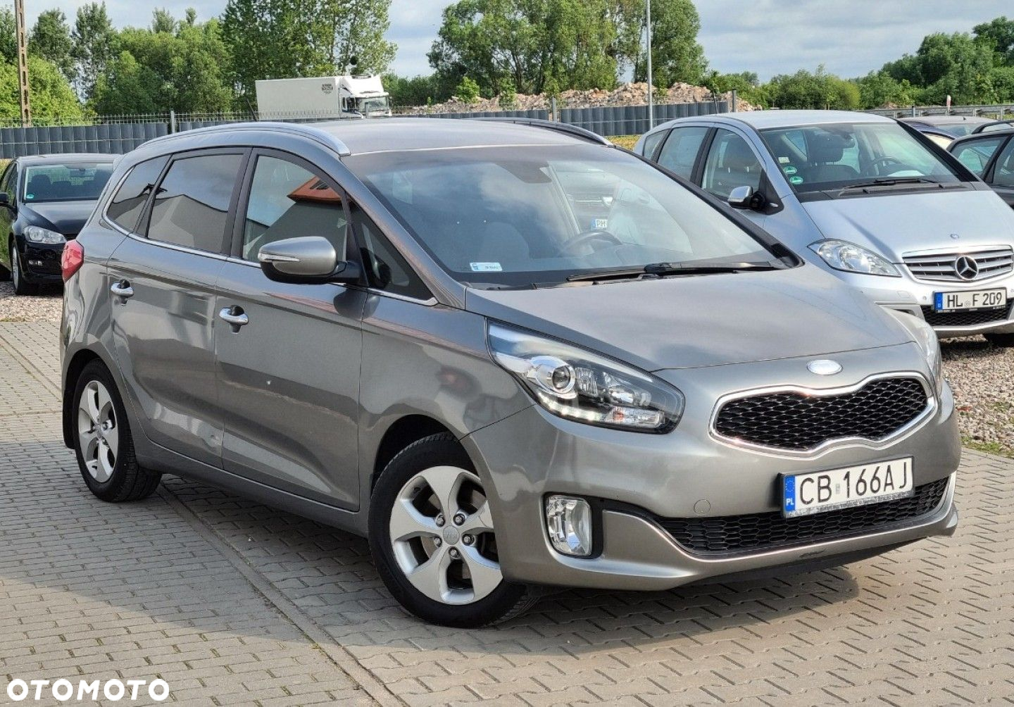 Kia Carens - 3