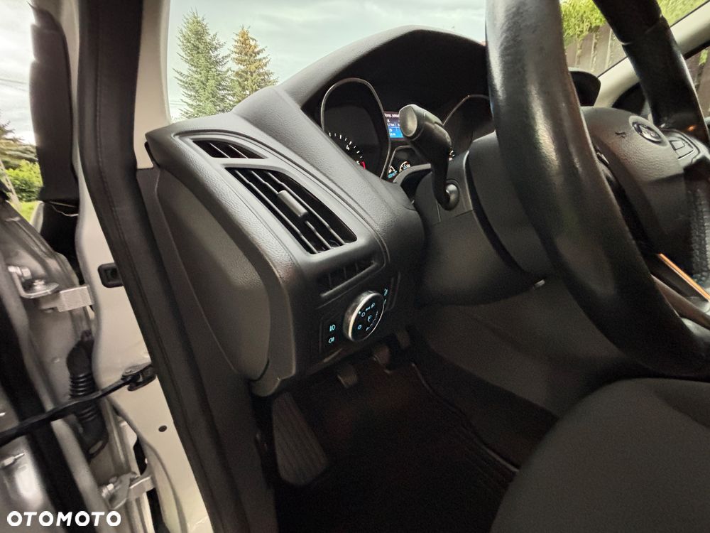 Ford Focus 1.5 TDCi SYNC Edition - 10