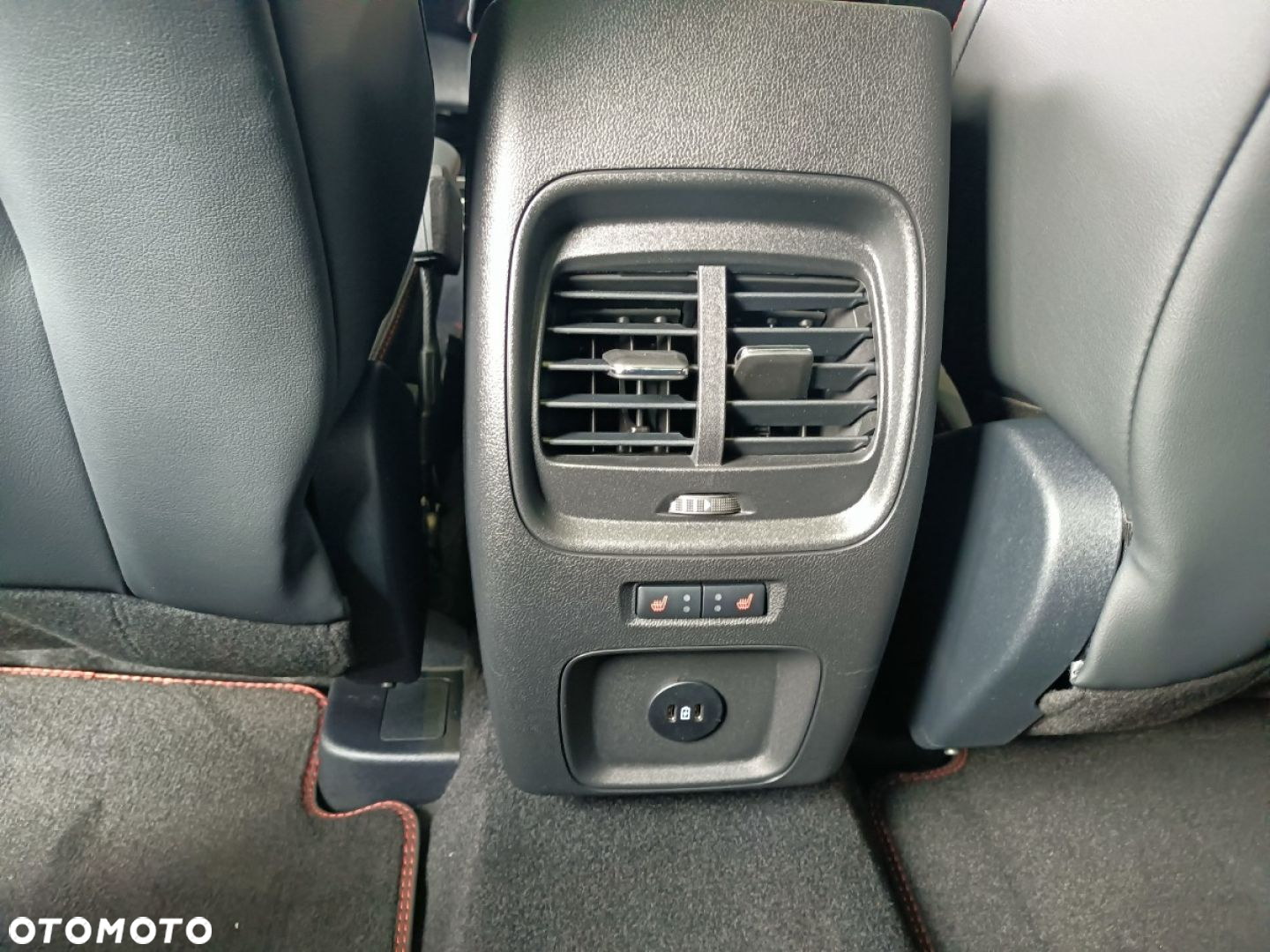 Ford Kuga - 12