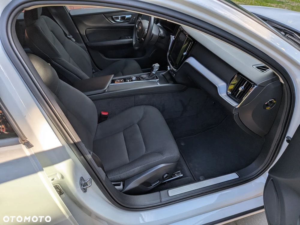 Volvo V60 D4 Momentum - 29
