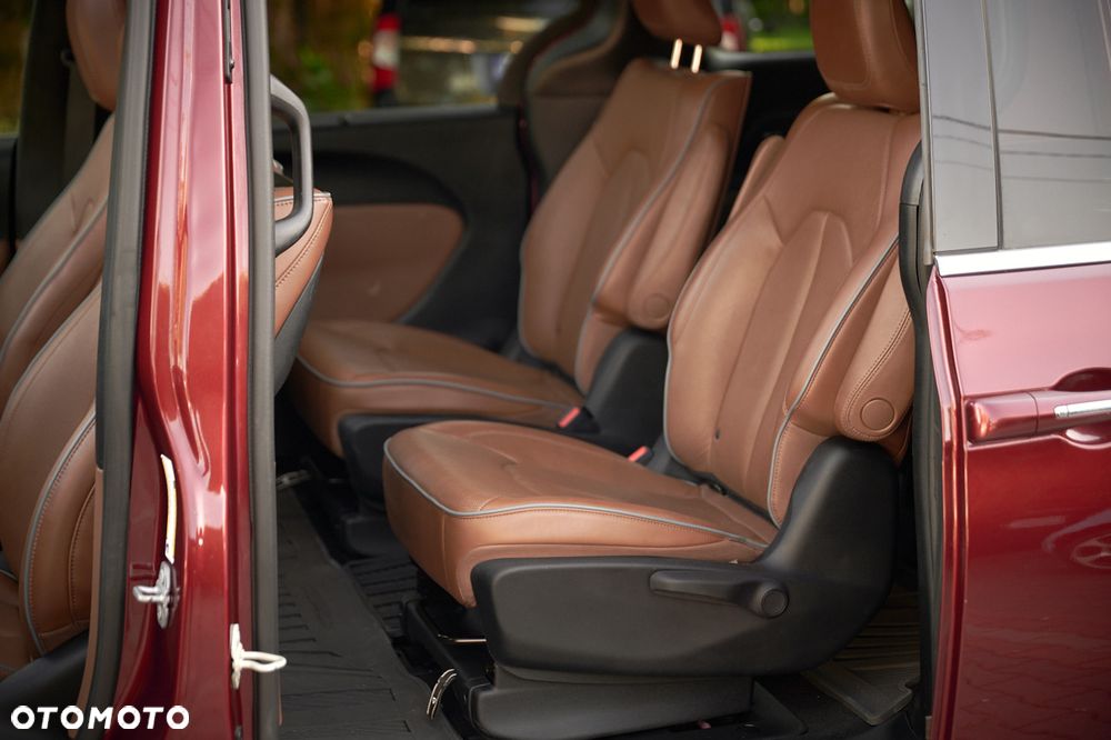 Chrysler Pacifica - 22