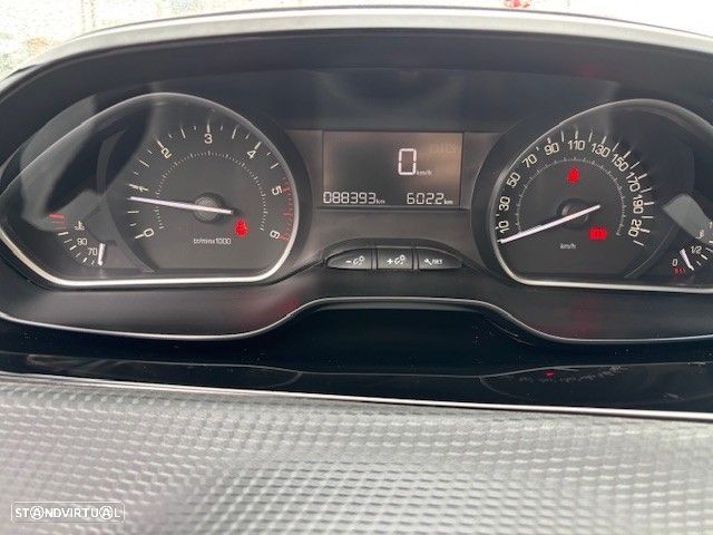 Peugeot 2008 1.6 BlueHDi Style - 3