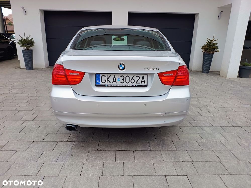 BMW Seria 3 320i - 4