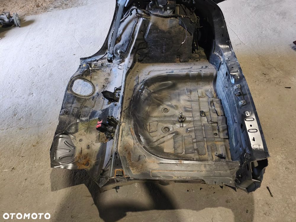 PAS TYLNY WANNA BŁOTNIK PRAWY ĆWIARTKA AUDI A3 8V - 2