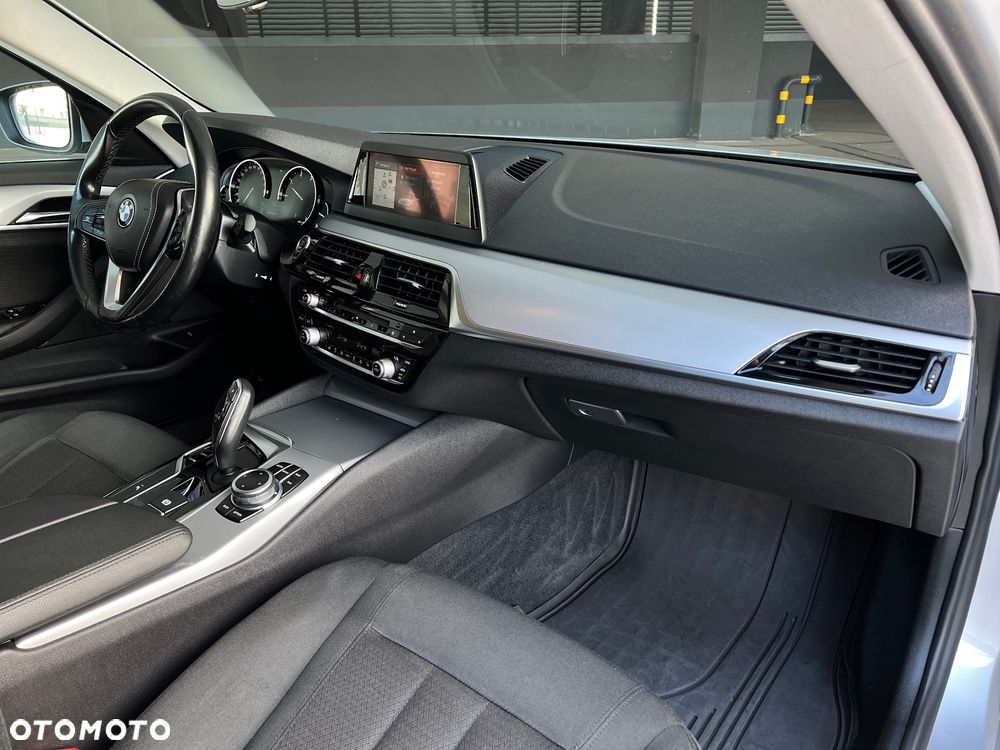 BMW Seria 5 530d xDrive Sport Line - 38