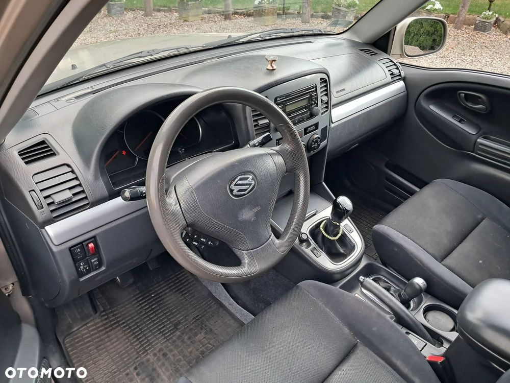 Suzuki Grand Vitara 2.0 - 9