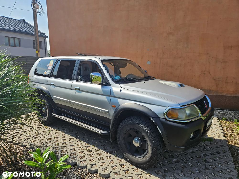 Mitsubishi Pajero Sport - 1