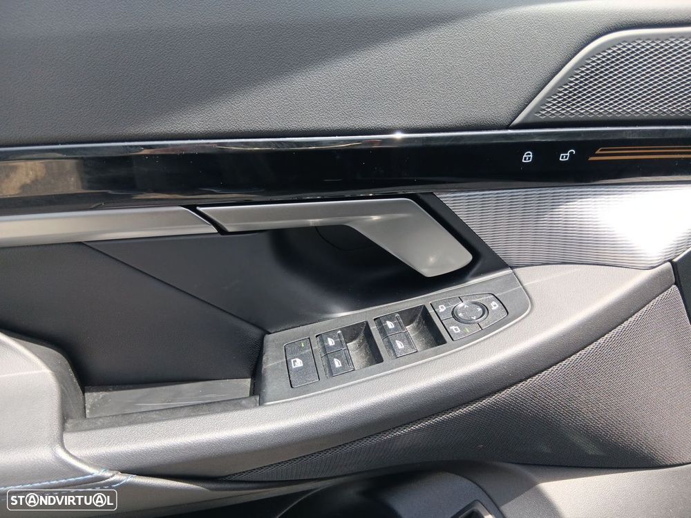 BMW 530 e Pack Desportivo M - 16