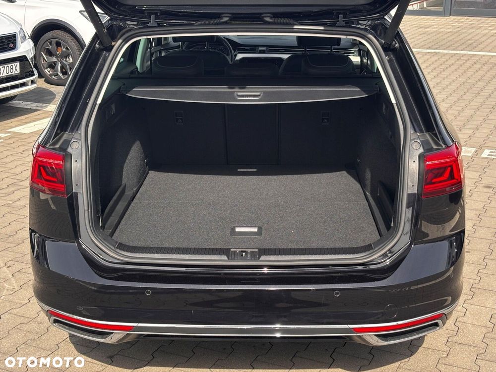 Volkswagen Passat Variant 2.0 TDI SCR Elegance DSG - 37
