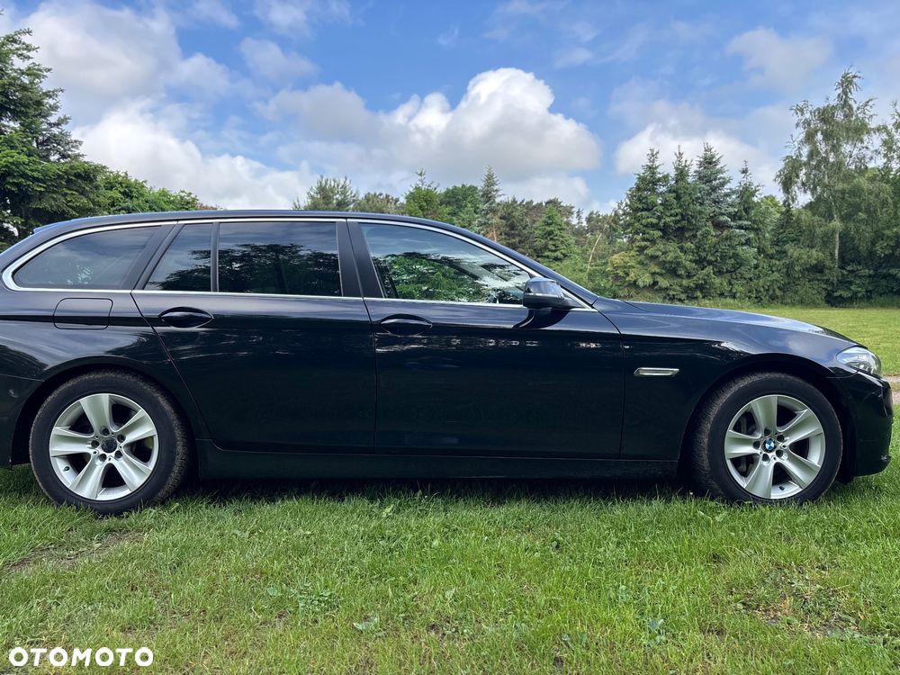 BMW Seria 5 525d xDrive - 15