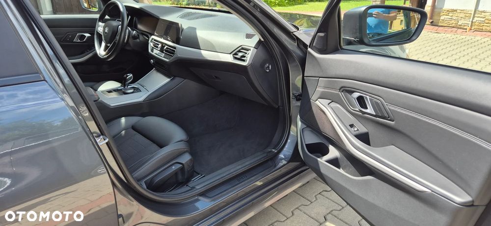BMW Seria 3 320d mHEV - 14