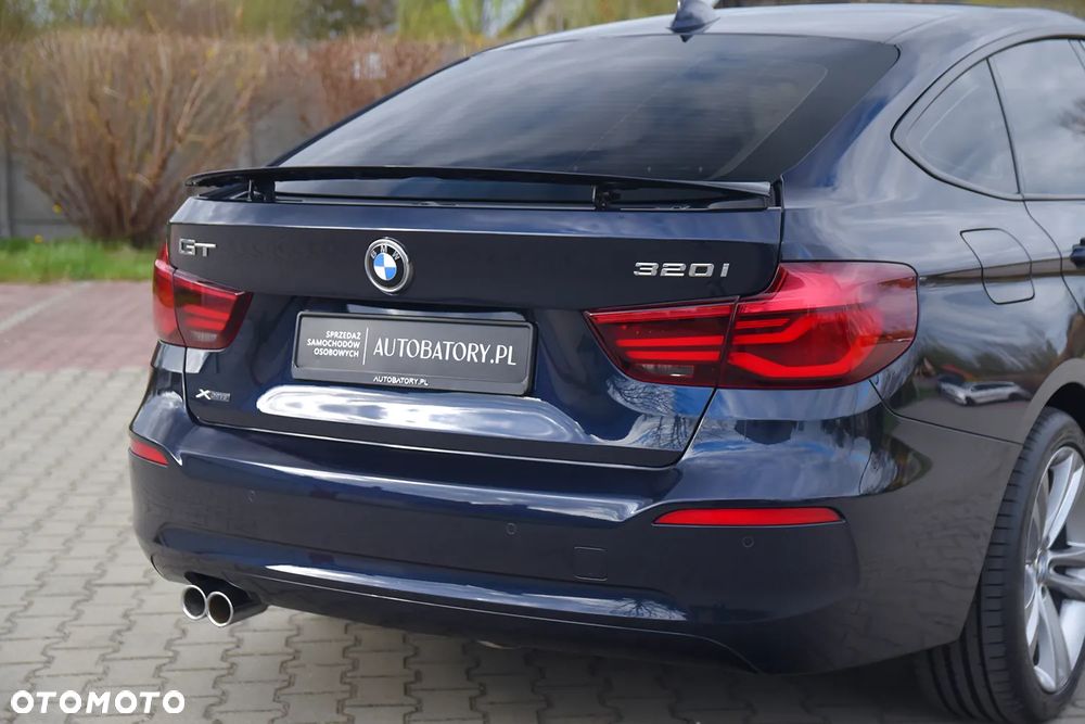 BMW Seria 3 320i xDrive Edition M Sport Shadow - 17