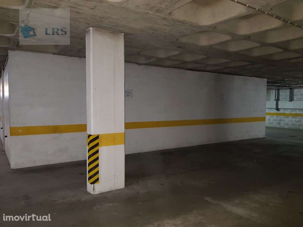 Quinta da Bela vista, Sassoeiros, estacionamento com 14 m2, na cave... - Grande imagem: 2/4