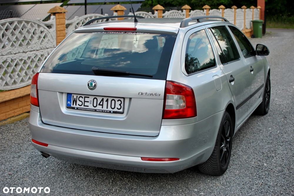 Skoda Octavia 1.6 Ambiente - 14