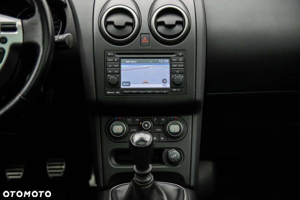 Nissan Qashqai 2.0 dCi 4 x 4 DPF tekna - 26