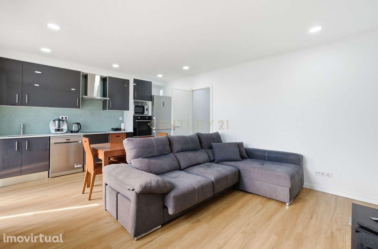 T3 Totalmente Renovado com Varandas a poucos metros do Metro em Corroi - Grande imagem: 2/35