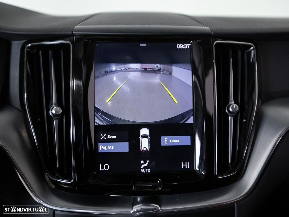 Volvo XC 60 2.0 T8 PHEV Momentum Plus AWD - 24