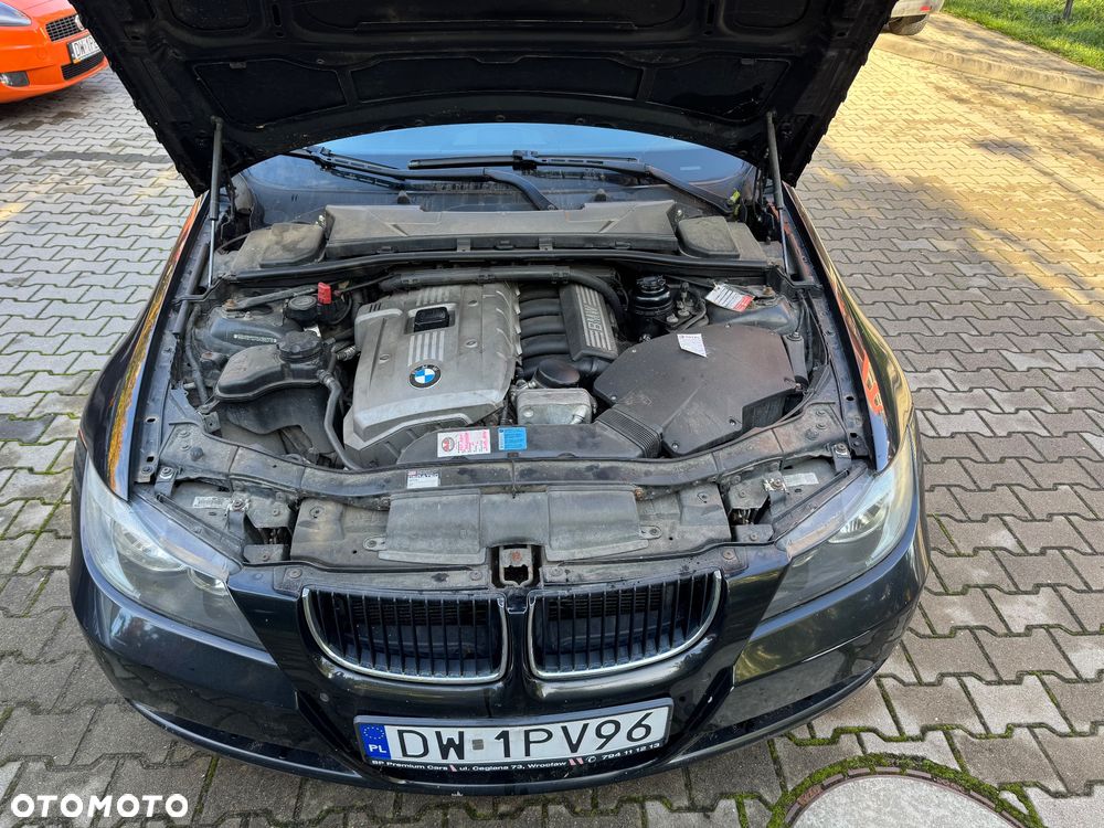 BMW Seria 3 325i Touring - 11