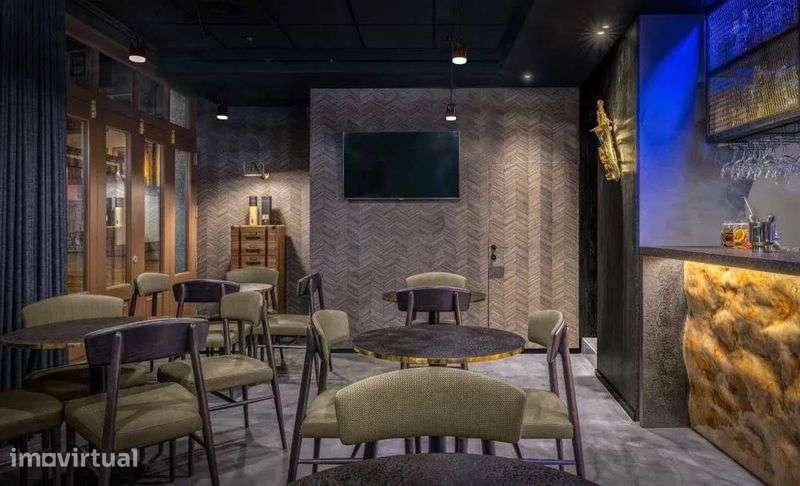 Bar no centro histórico de Guimarães - Grande imagem: 3/8