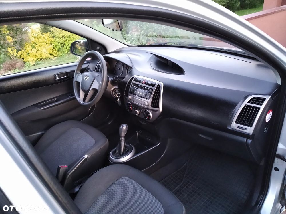 Hyundai i20 1.4 Comfort EU5 - 25
