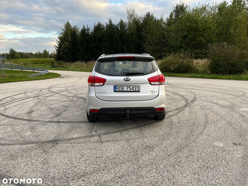 Kia Carens - 8