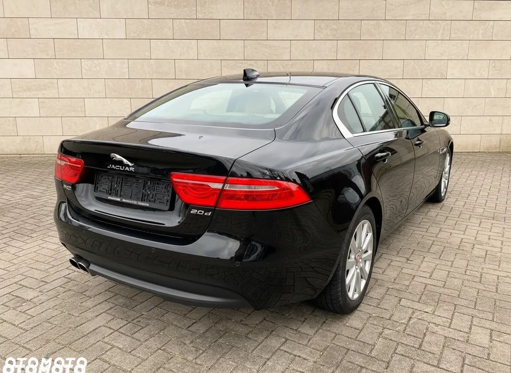 Jaguar XE 2.0 D Prestige - 2