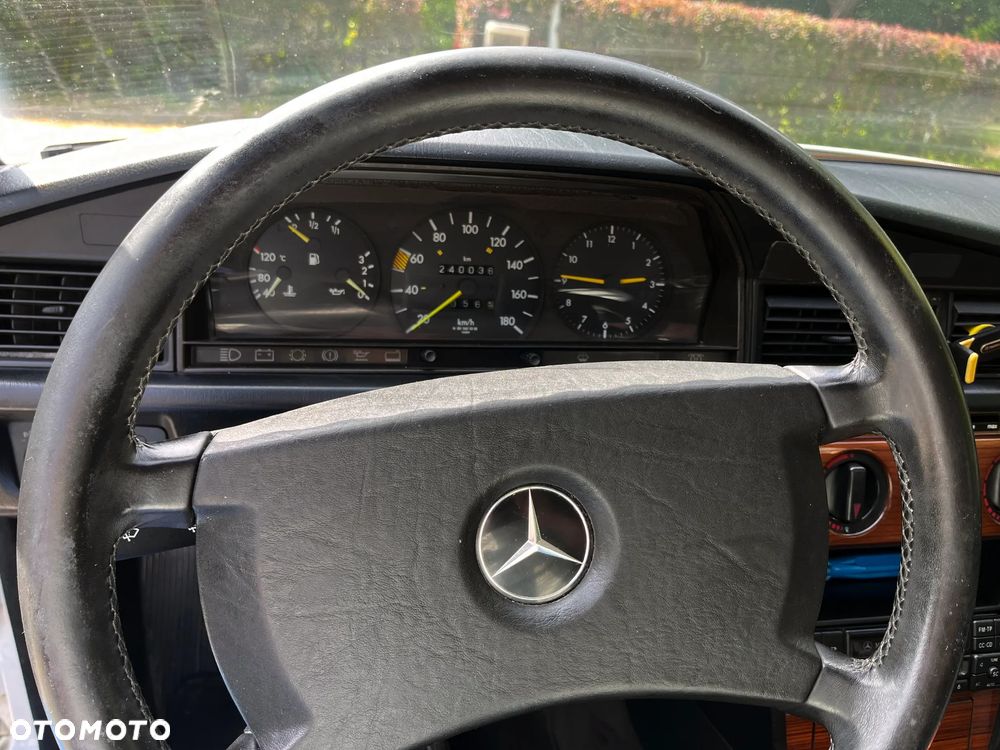 Mercedes-Benz W201 (190) - 13