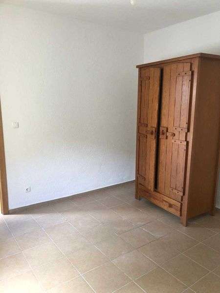 Sobreda, T1 anexo moradia, cozinha semi equipada, espaço exterior - Grande imagem: 4/9