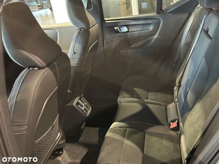 Volvo XC 40 B3 Ultra Dark - 12