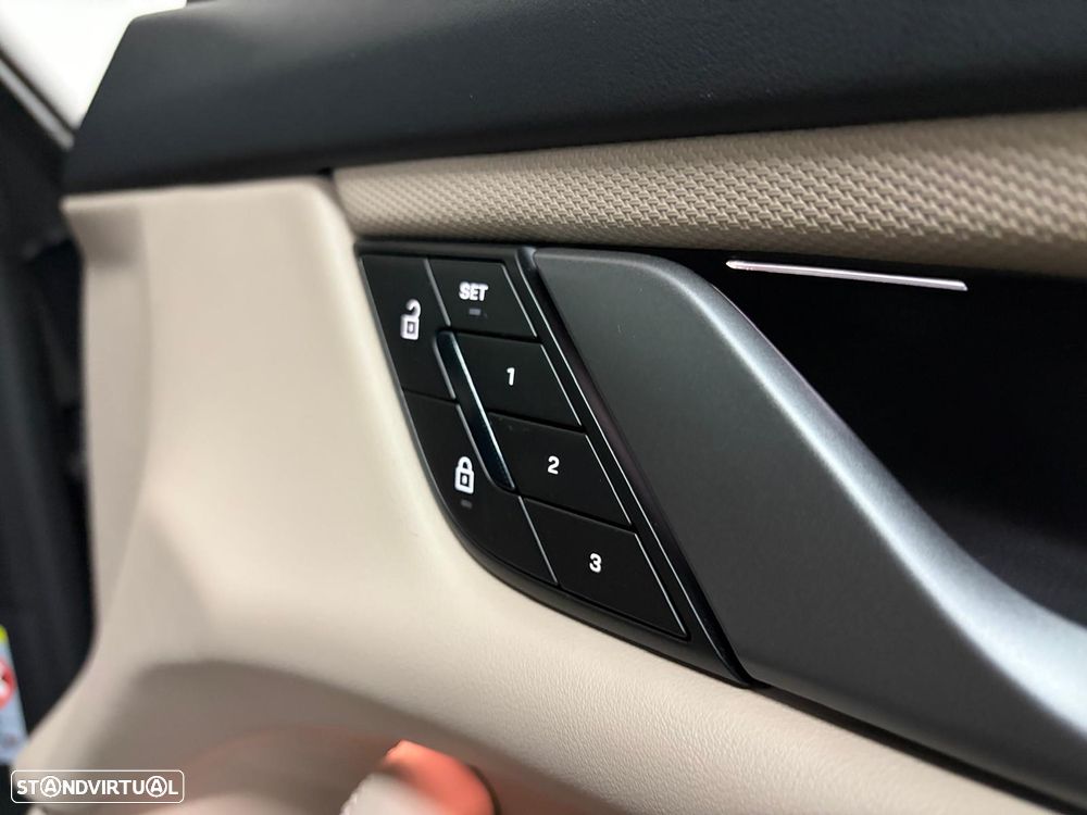 Porsche Taycan Standard - 16