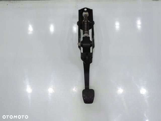 PEDAŁ SPRZĘGŁA AUDI A3 8L - 1