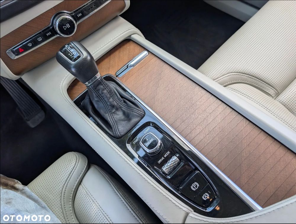 Volvo XC 90 - 31
