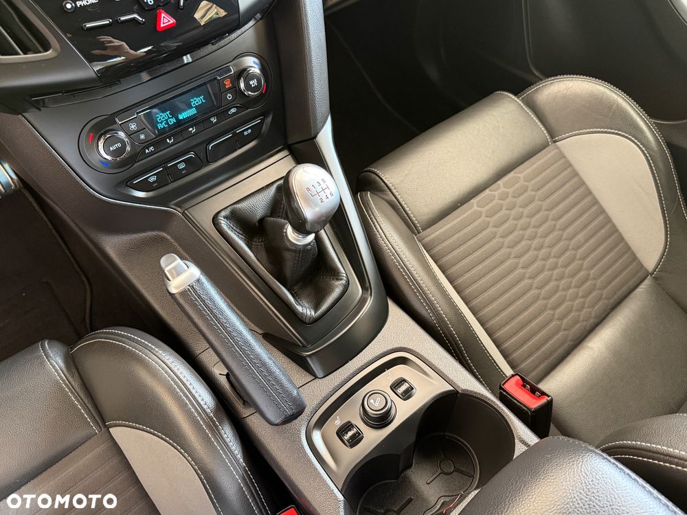 Ford Focus 2.0 EcoBoost ST mit Leder-Exclusiv-Paket - 35