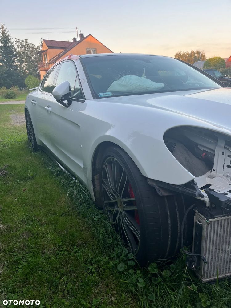 Porsche Panamera Turbo - 11