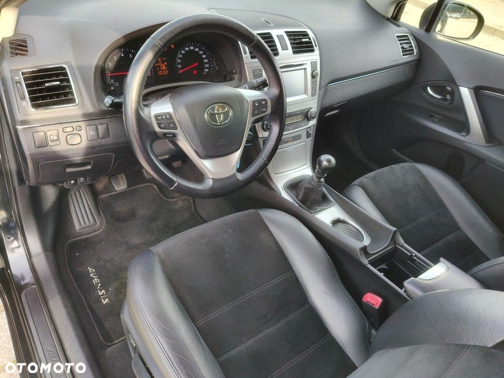 Toyota Avensis 1.8 Premium - 18