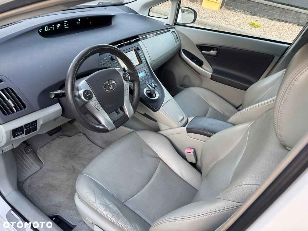 Toyota Prius 1.8 HSD Sol - 12