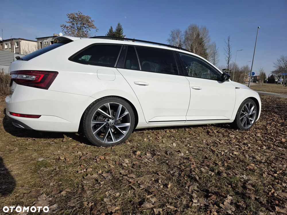 Skoda Superb 2.0 TDI Sportline DSG - 31