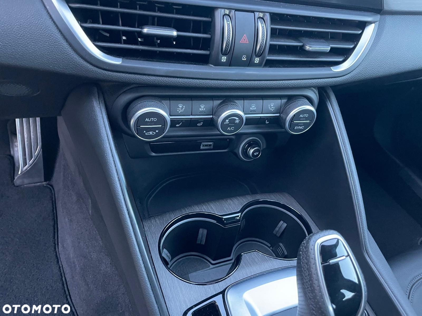 Alfa Romeo Giulia 2.0 Turbo TI Q4 - 8