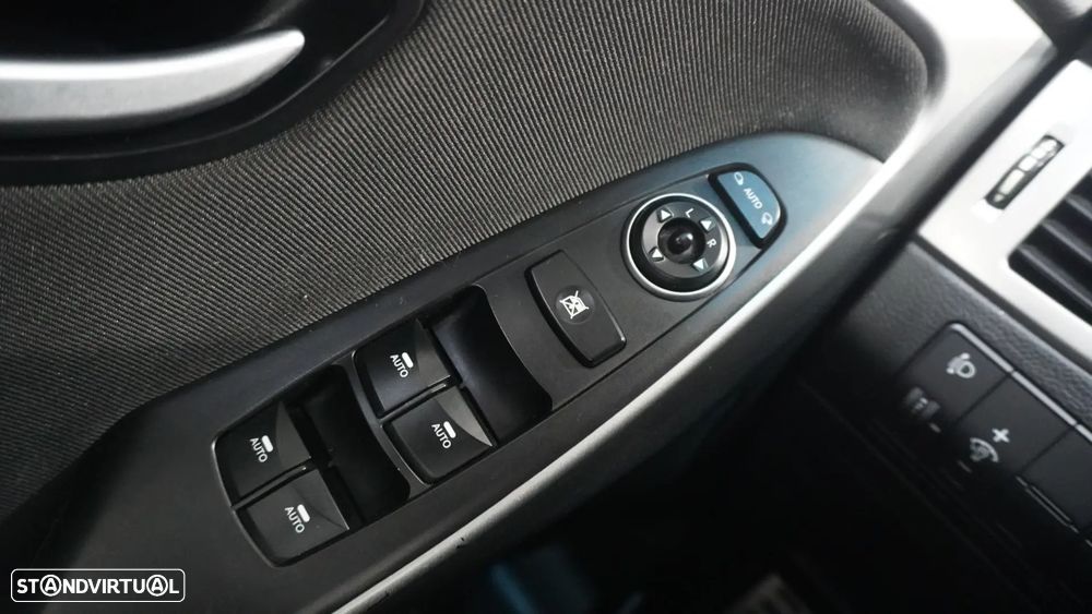 Hyundai i30 1.6 CRDI Blue Comfort AC Auto+J17 - 14