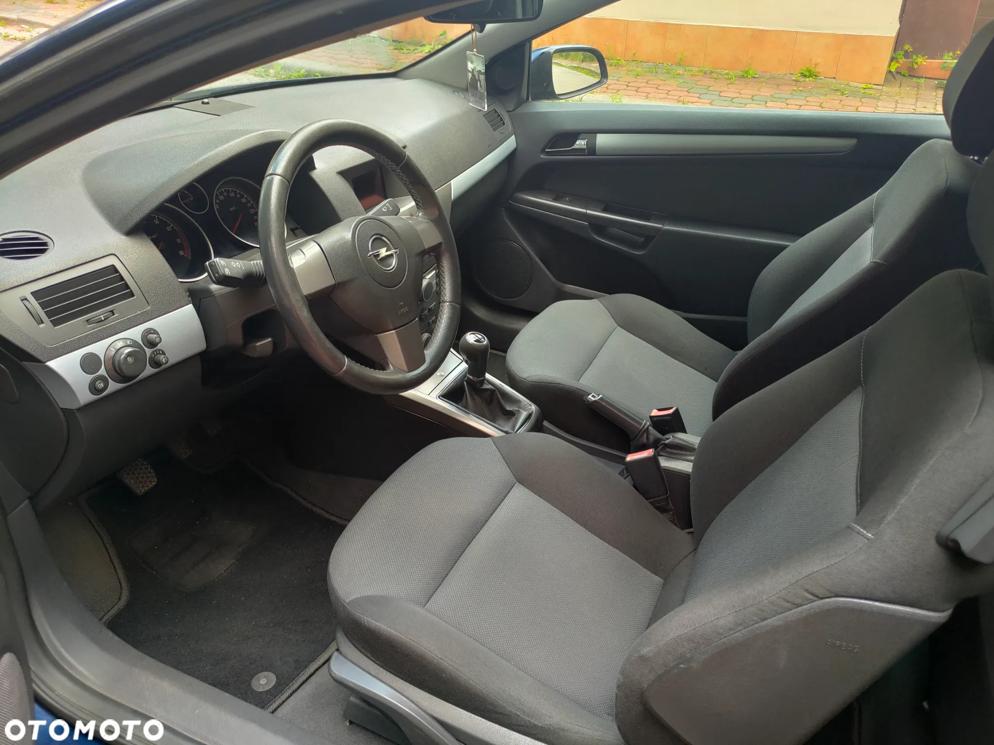 Opel Astra GTC 1.8 - 7