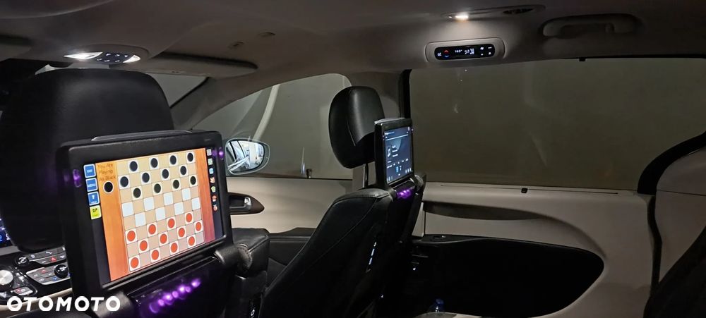 Chrysler Pacifica - 21