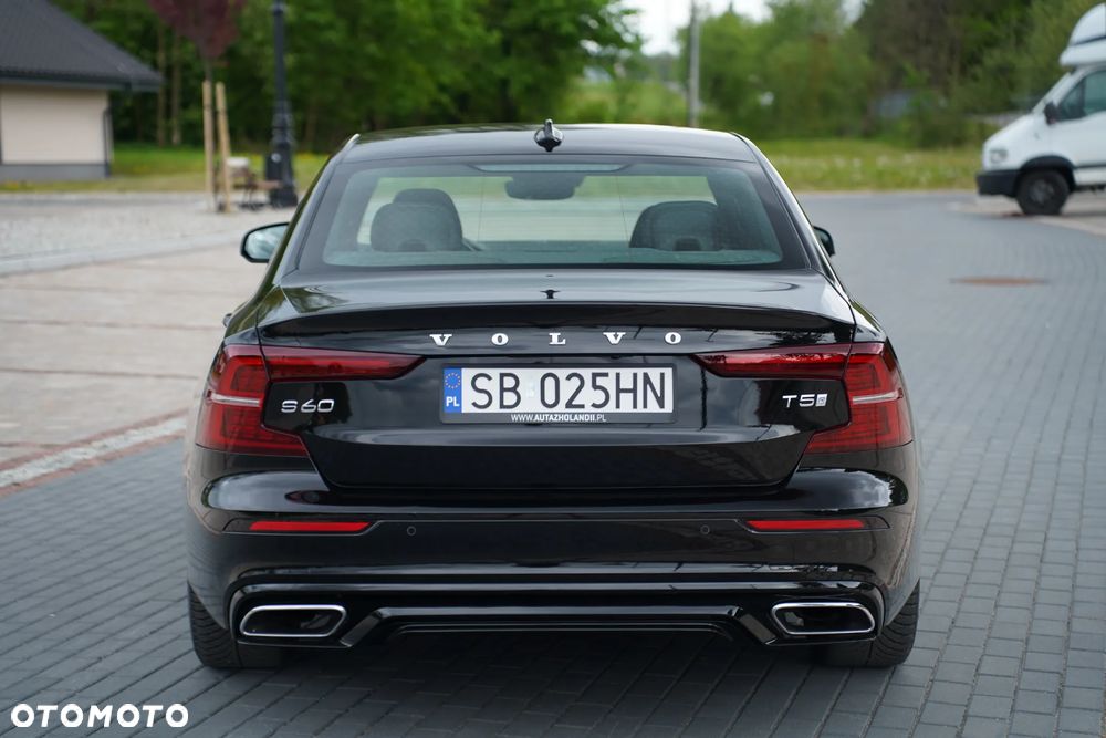 Volvo S60 T5 R-Design - 10