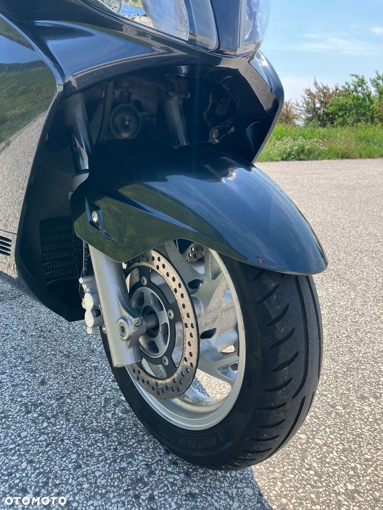 Suzuki Burgman - 16