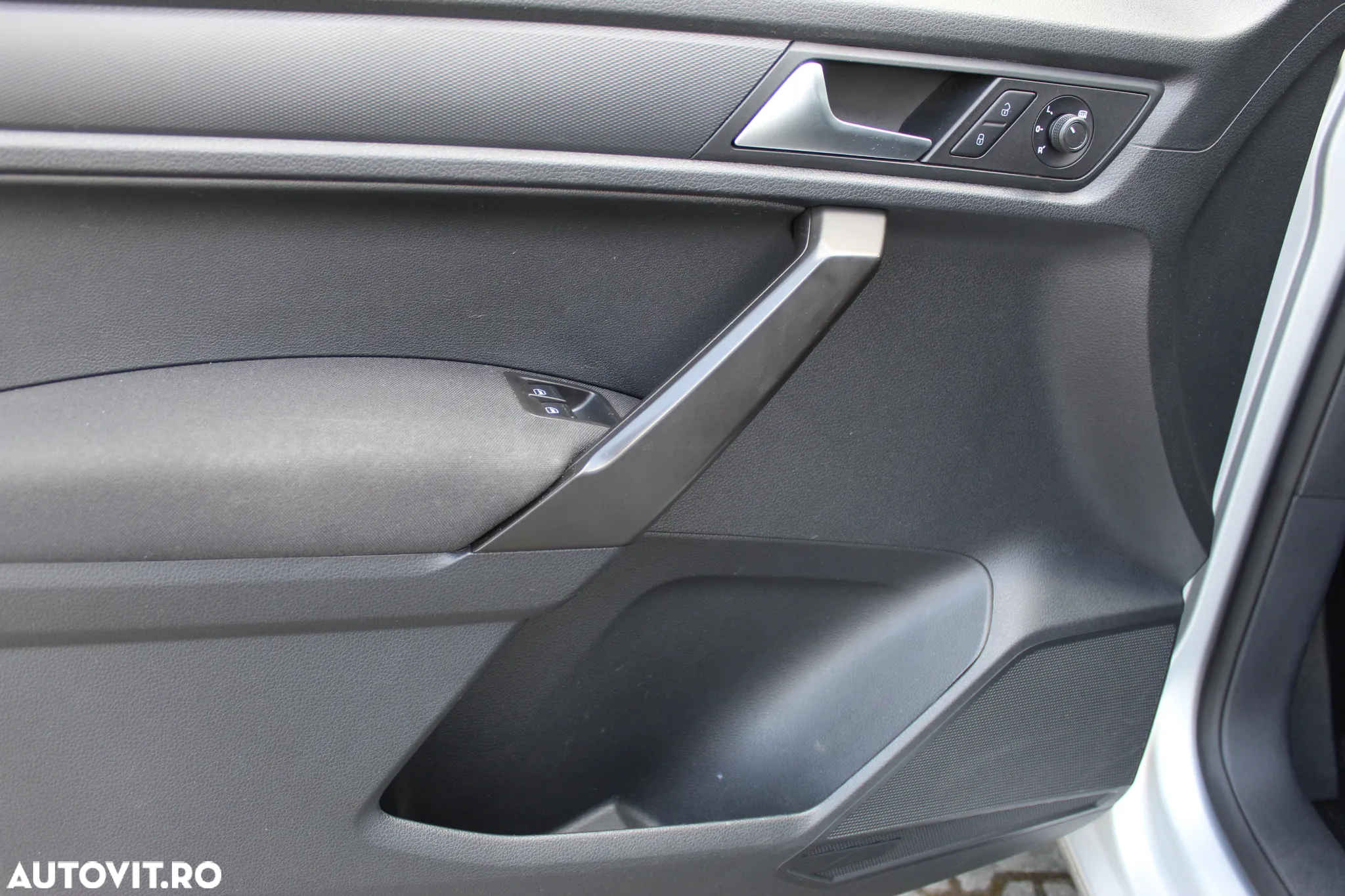 Volkswagen Caddy Combi - 9