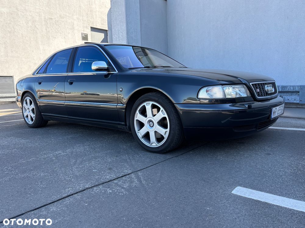 Audi S8 - 1