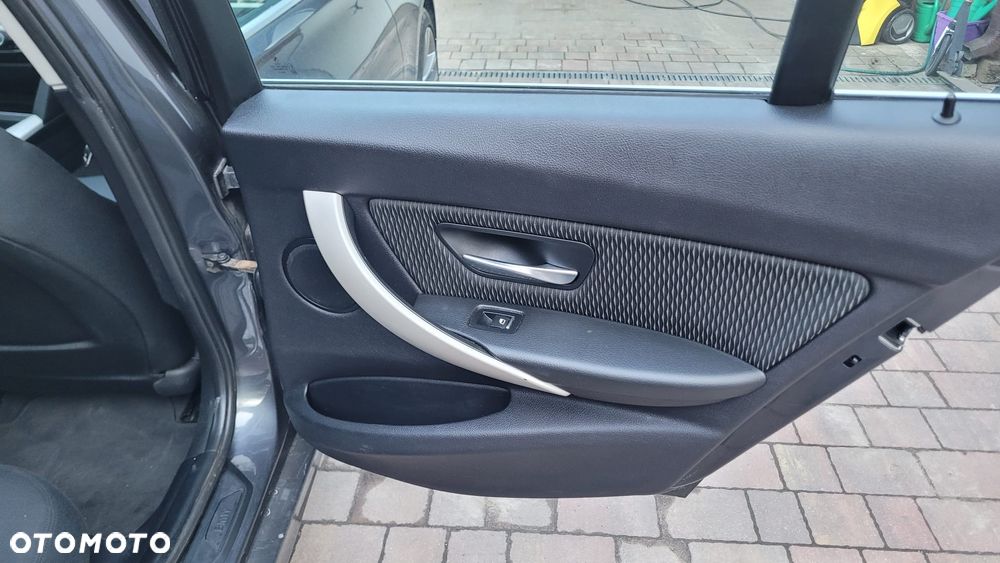 BMW Seria 3 320d Edition M Sport Shadow - 28