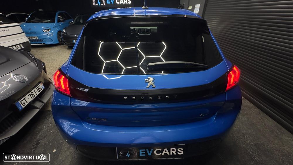 Peugeot e-208 GT - 10