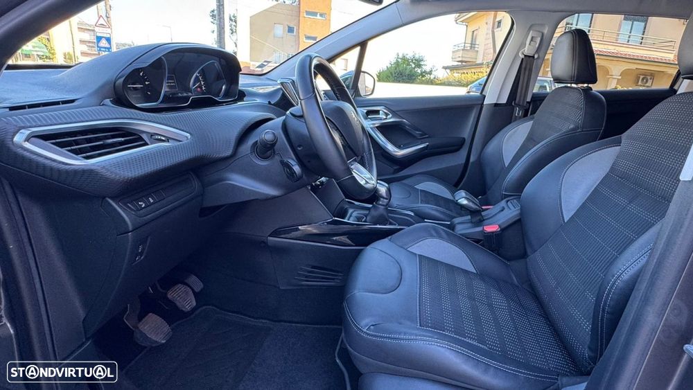 Peugeot 2008 1.2 PureTech Allure - 10