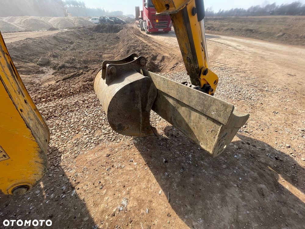 JCB 3CX - 8